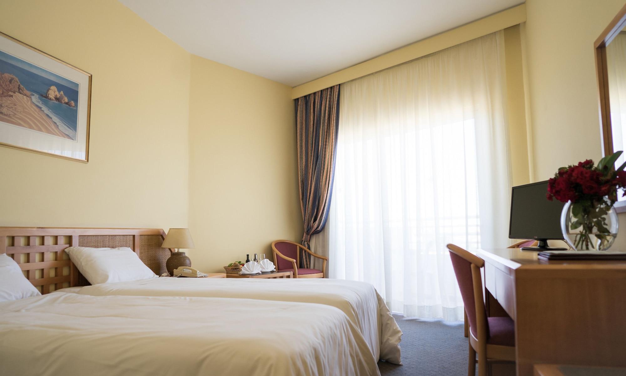 Aloe Hotel Paphos Ngoại thất bức ảnh