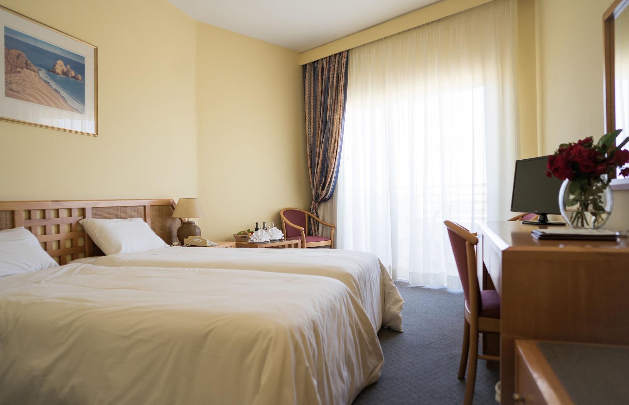Aloe Hotel Paphos Ngoại thất bức ảnh