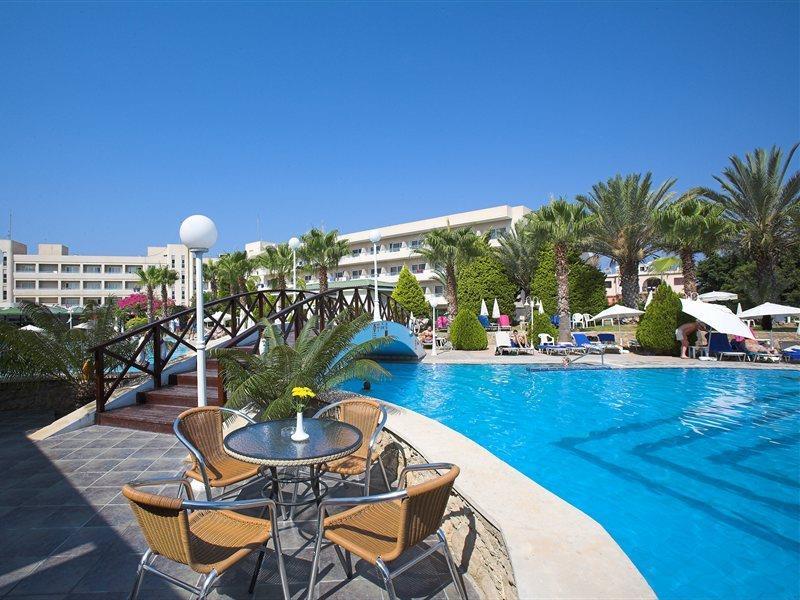 Aloe Hotel Paphos Ngoại thất bức ảnh
