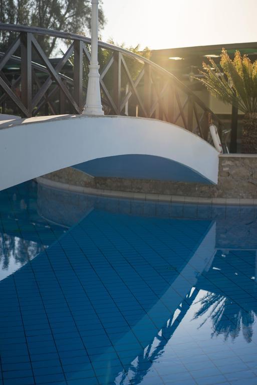Aloe Hotel Paphos Ngoại thất bức ảnh
