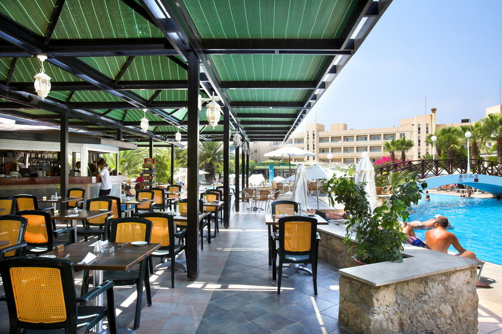 Aloe Hotel Paphos Ngoại thất bức ảnh