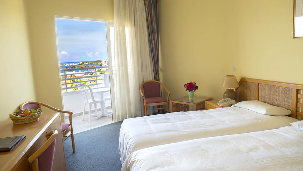 Aloe Hotel Paphos Ngoại thất bức ảnh