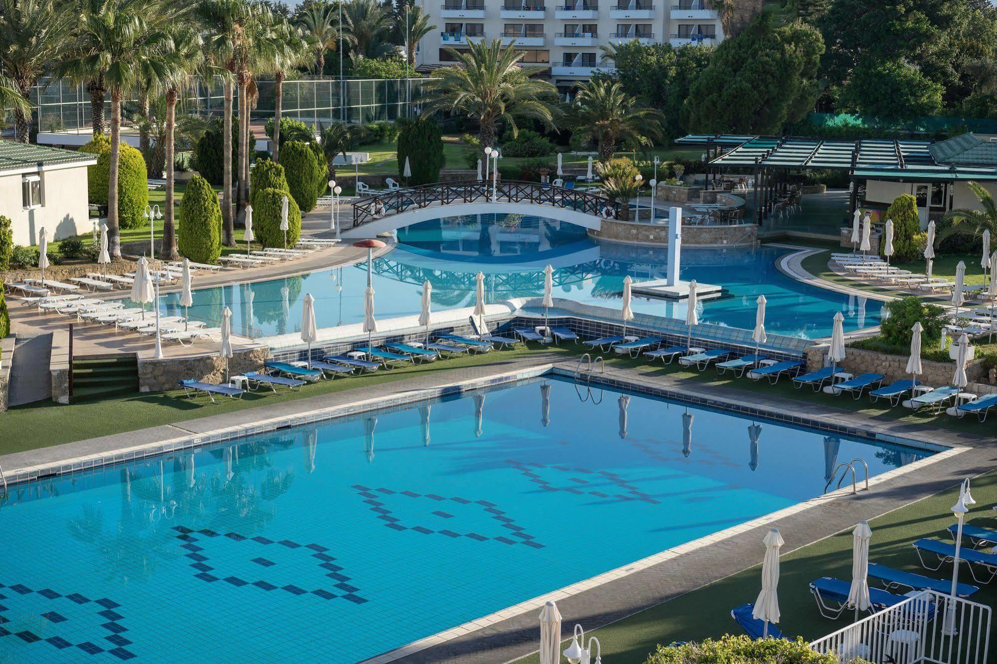 Aloe Hotel Paphos Ngoại thất bức ảnh