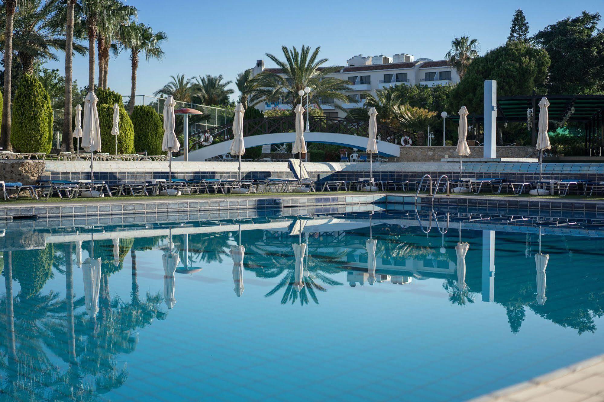 Aloe Hotel Paphos Ngoại thất bức ảnh