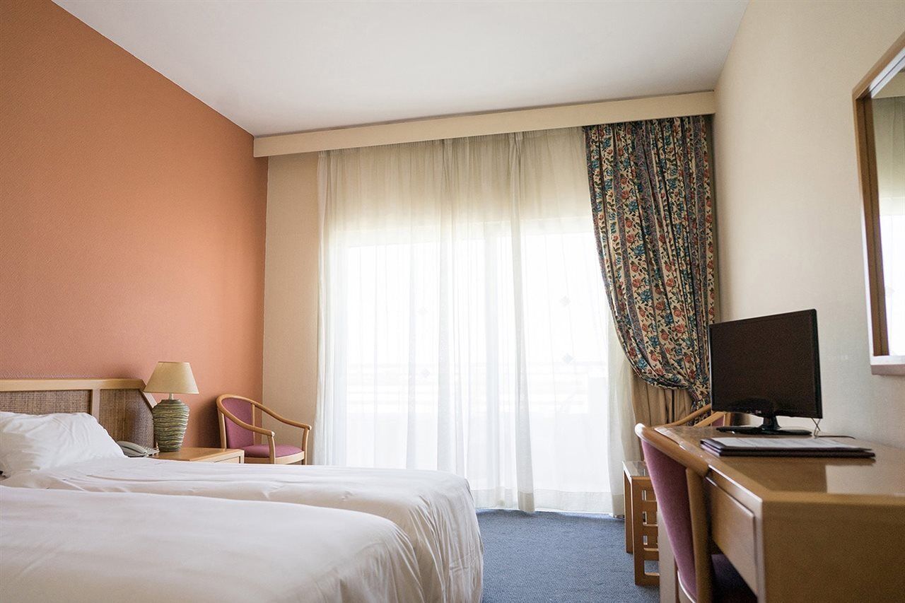 Aloe Hotel Paphos Ngoại thất bức ảnh